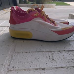 Nike Women’s Air Max Dia SE